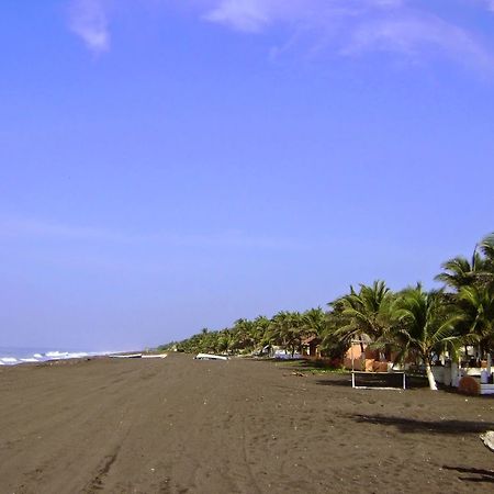 Tortugas Place Hotel Y Bungalos Monterrico Exterior photo