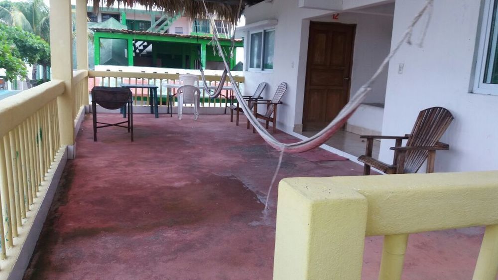 Tortugas Place Hotel Y Bungalos Monterrico Exterior photo