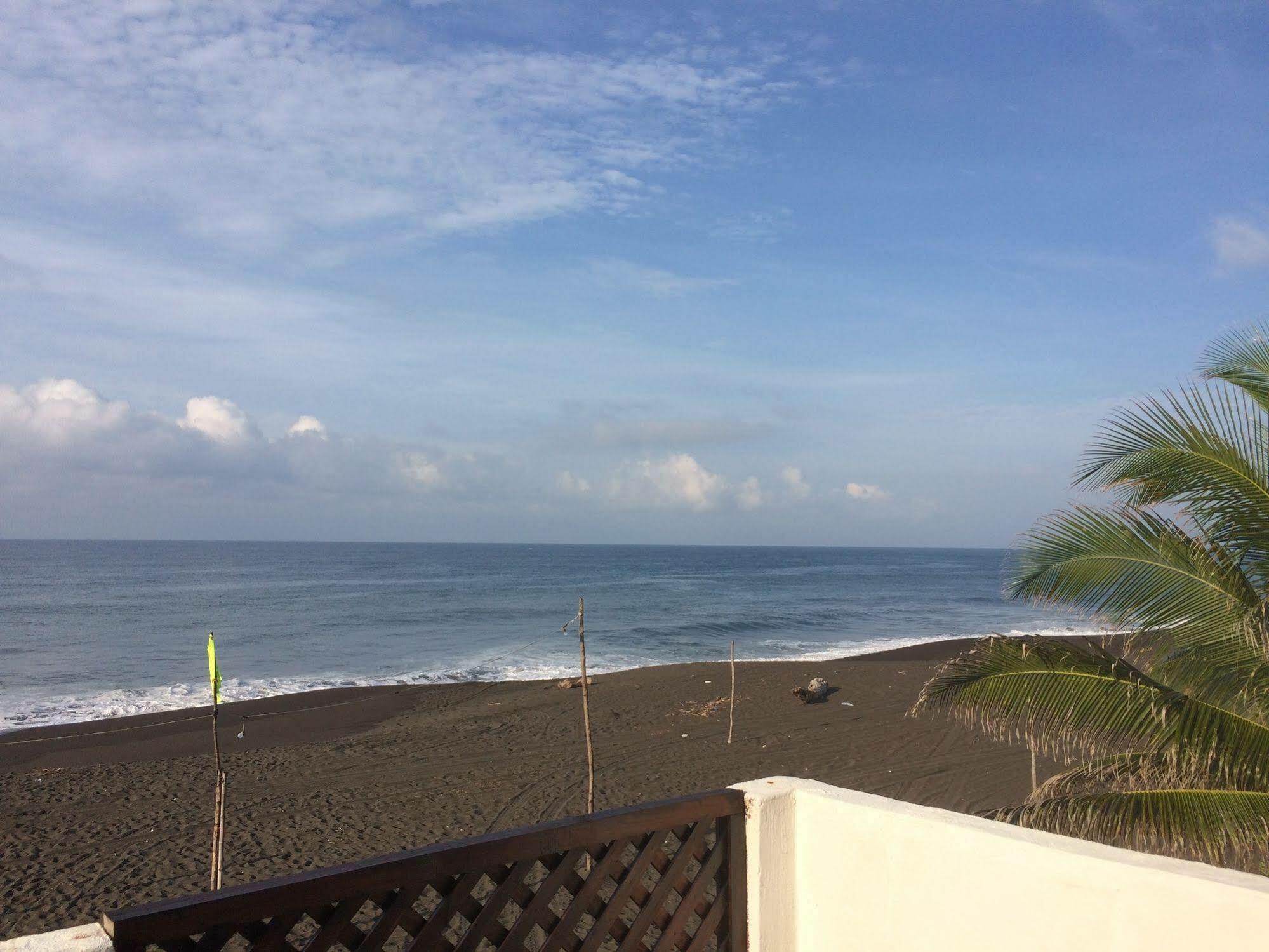 Tortugas Place Hotel Y Bungalos Monterrico Exterior photo