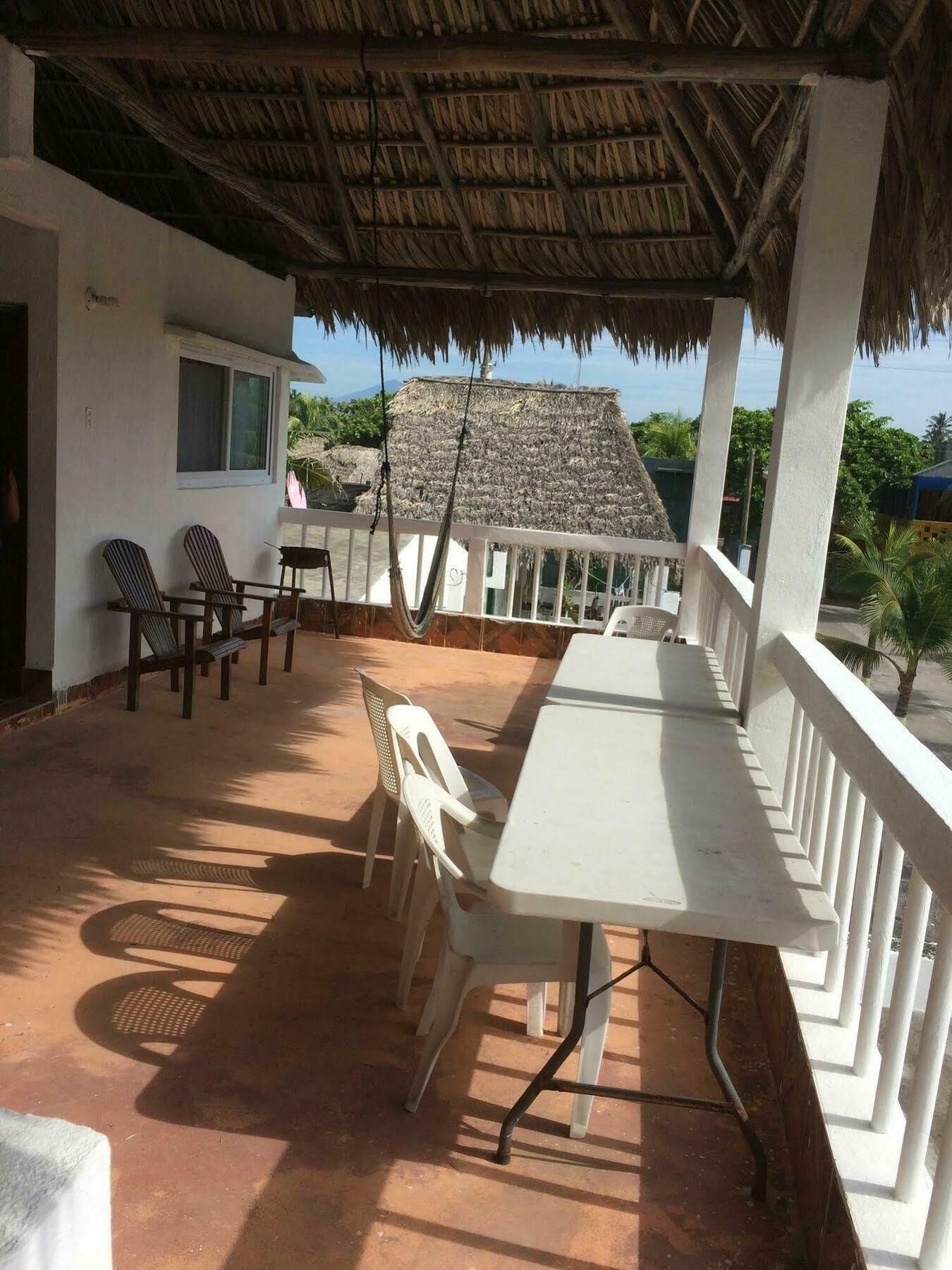 Tortugas Place Hotel Y Bungalos Monterrico Exterior photo